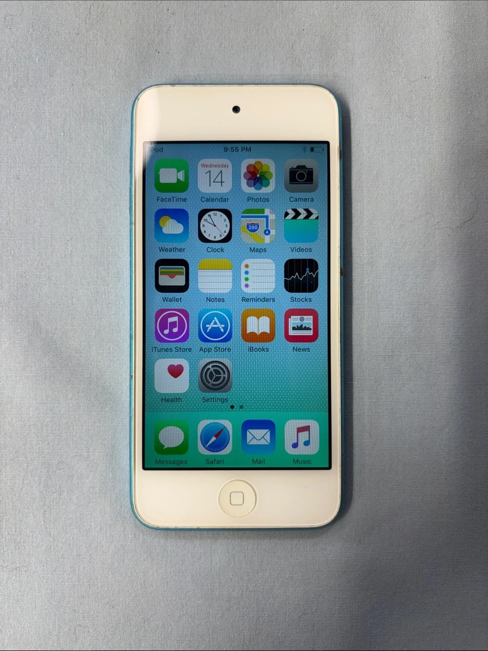 Apple iPod touch - Blue and White